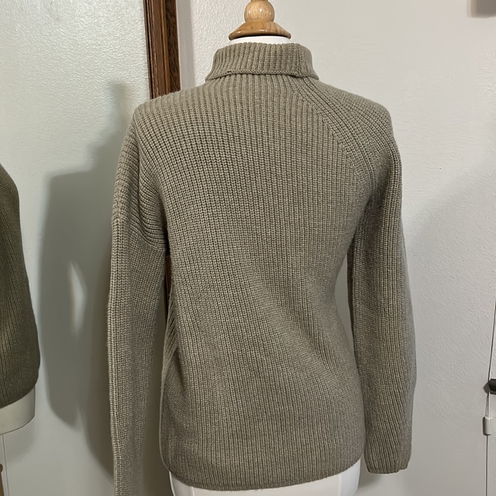 Asymmetrical Sweater - Picture 7 of 8